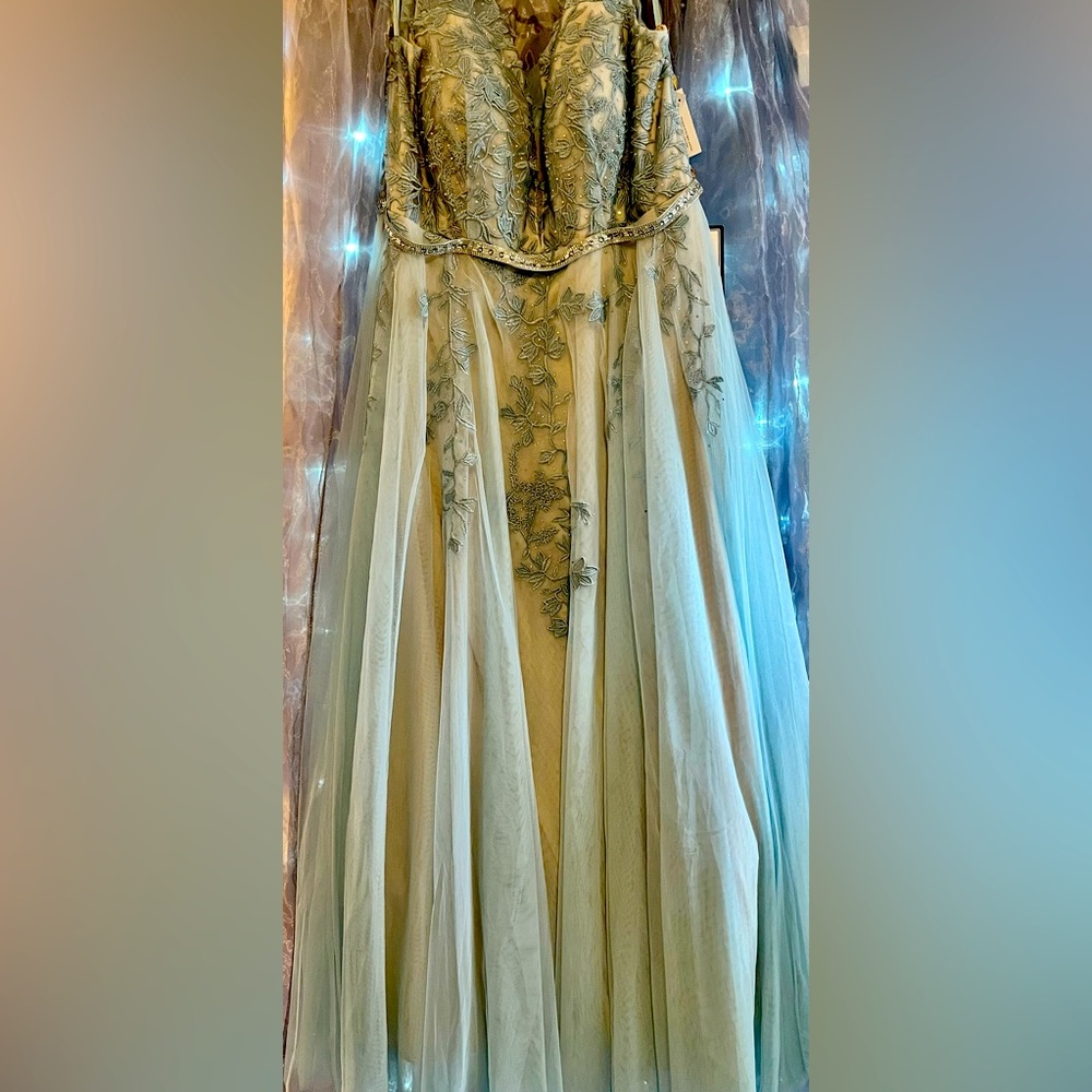 Say Yes to the Dress Sz 16 NWT